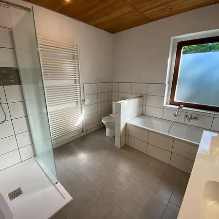 بيت للعطل Charming With Garden *